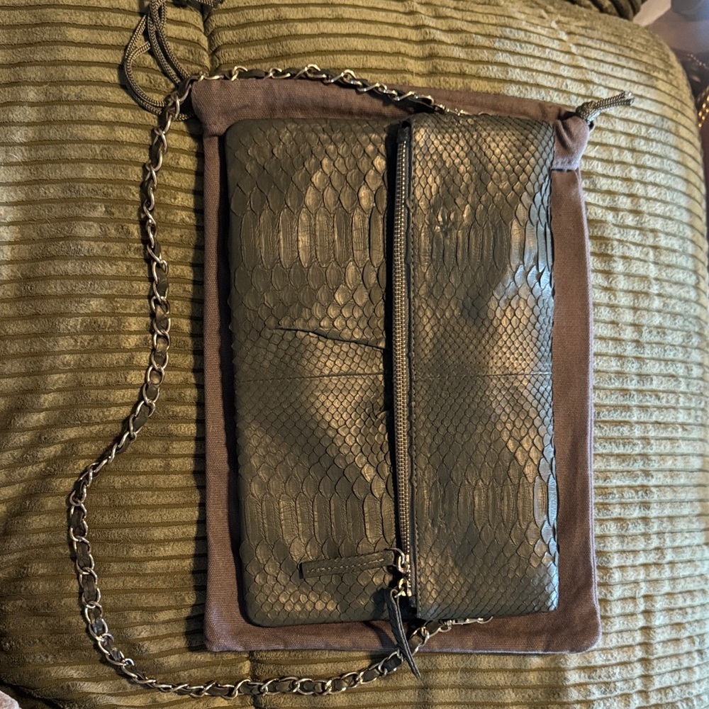 Elegant Green Crossbody Bag
